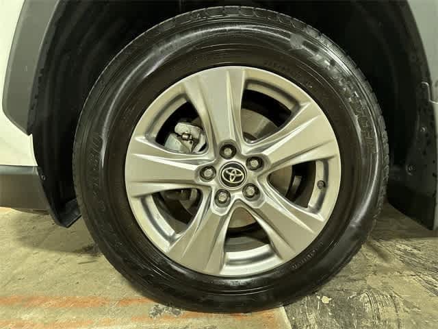 2022 Toyota RAV4 XLE 10