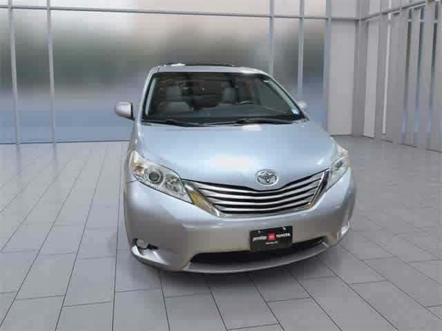 Thumbnail: 2015 Toyota Sienna - 3