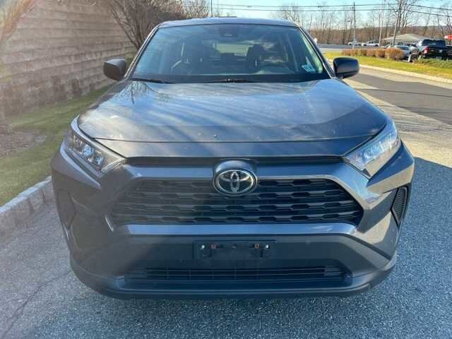 2022 Toyota RAV4 LE photo 2