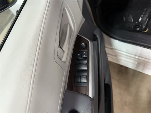 Thumbnail: 2022 Toyota Sienna - 23