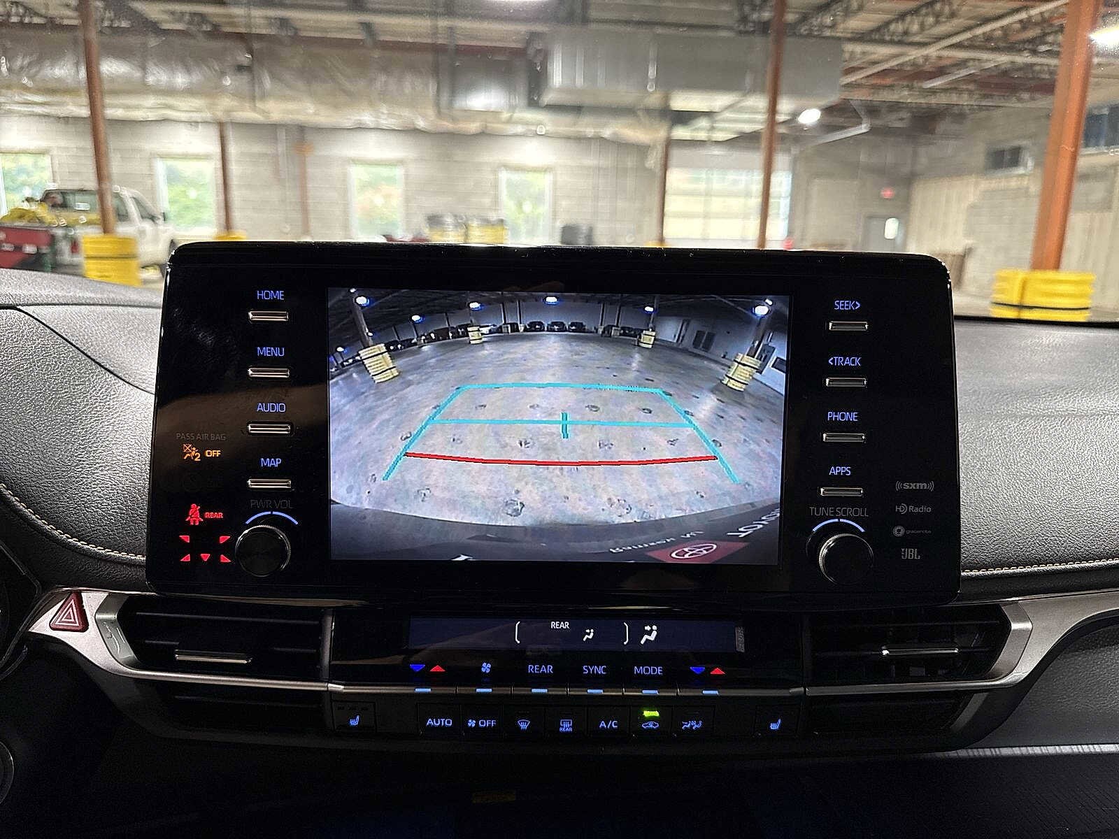 Thumbnail: 2022 Toyota Sienna - 27