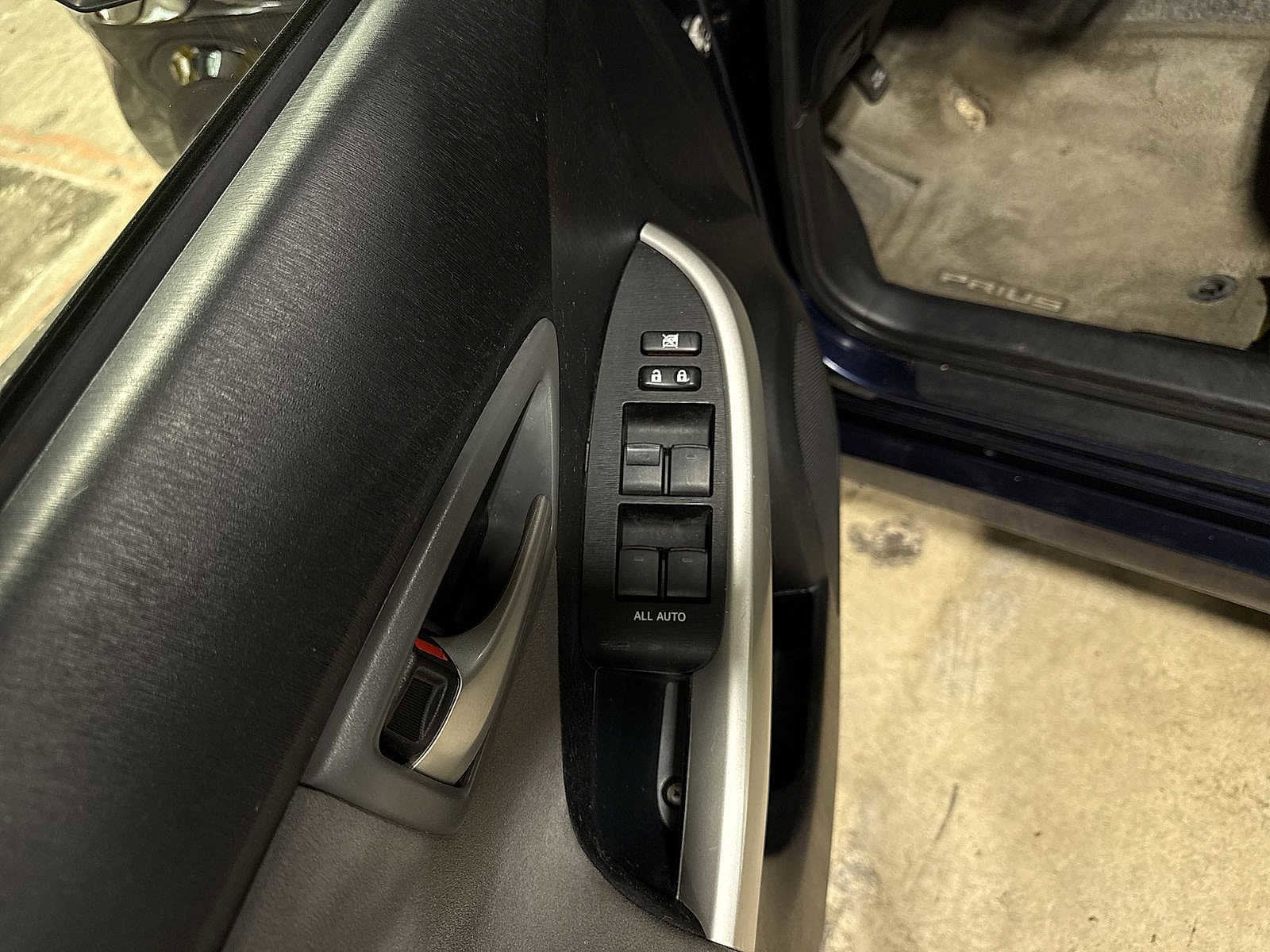 Thumbnail: 2015 Toyota Prius - 22