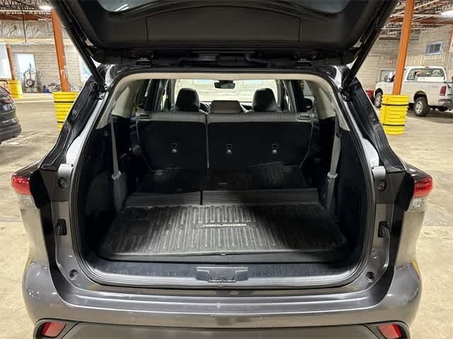 Thumbnail: 2022 Toyota Highlander - 11