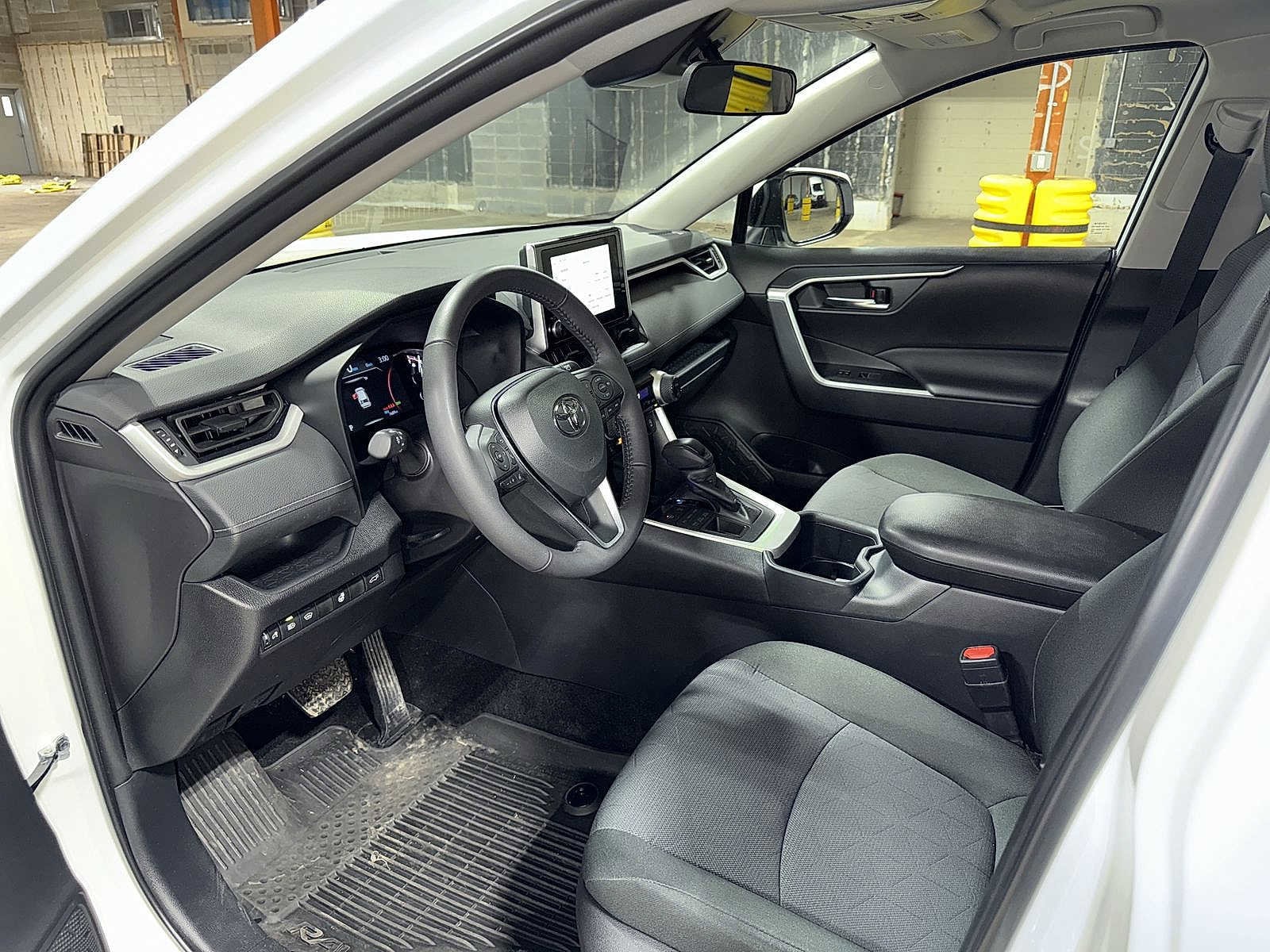 Thumbnail: 2025 Toyota RAV4 - 29