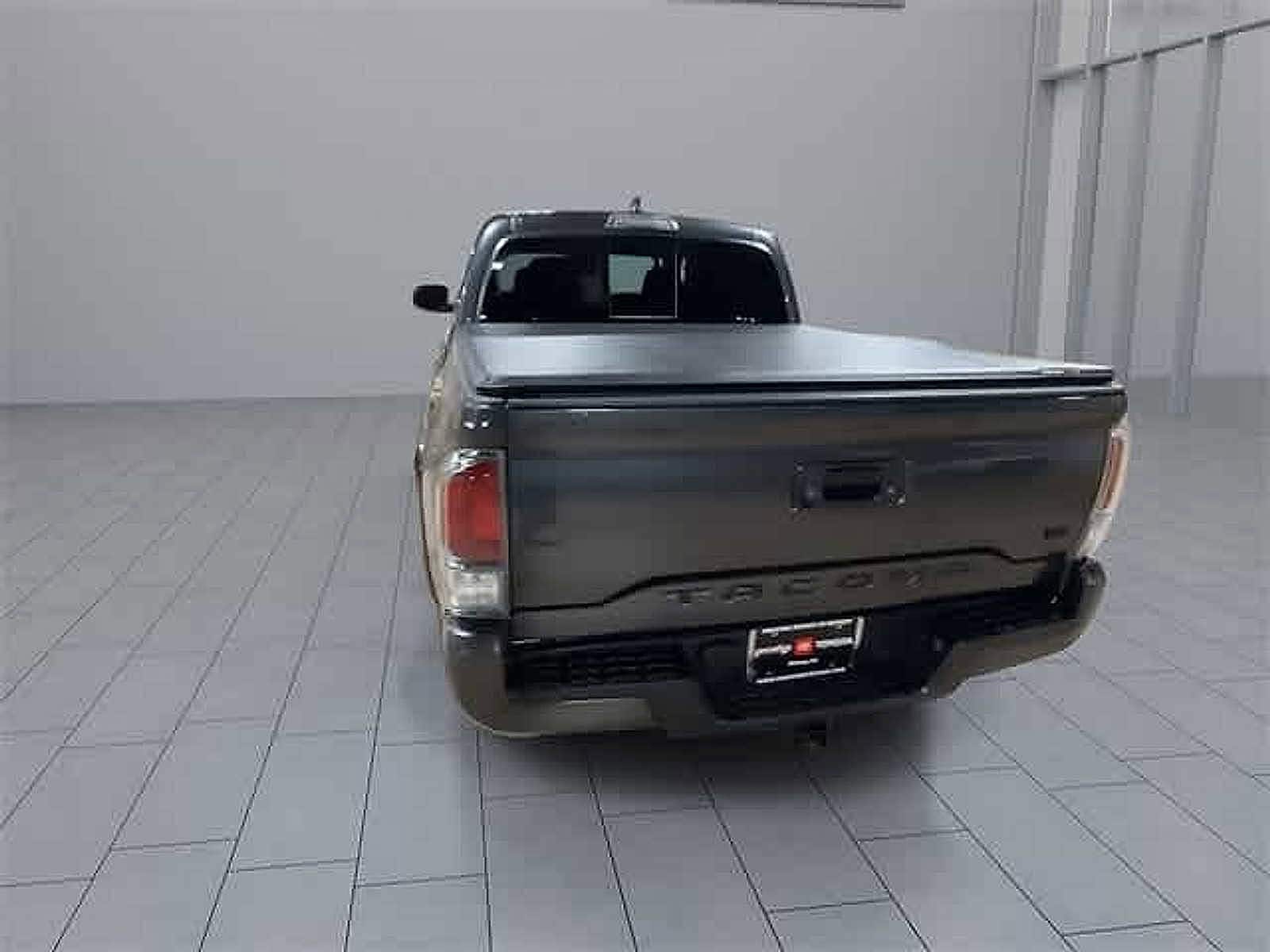 Thumbnail: 2022 Toyota Tacoma - 23