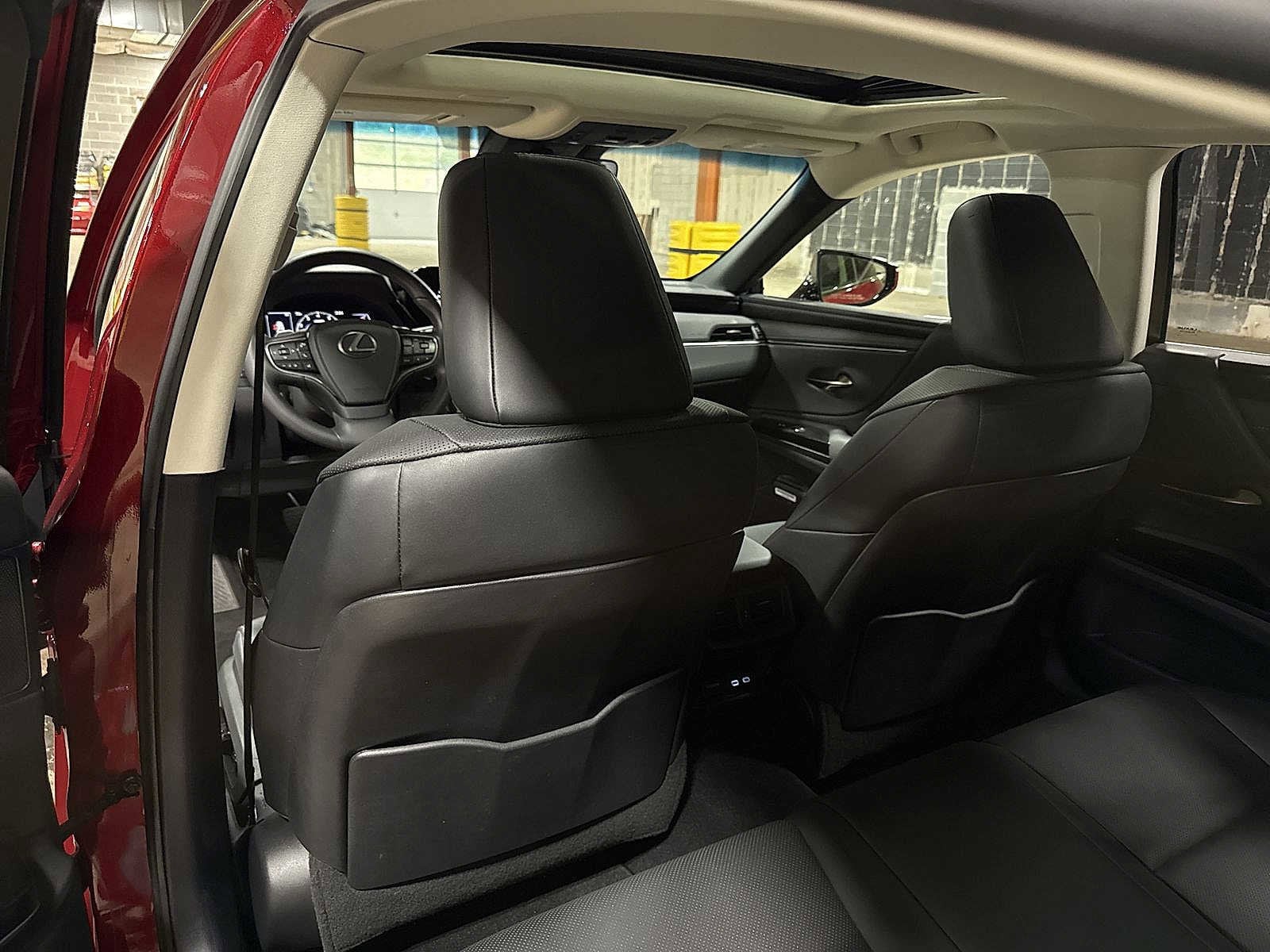 Thumbnail: 2022 Lexus ES - 28