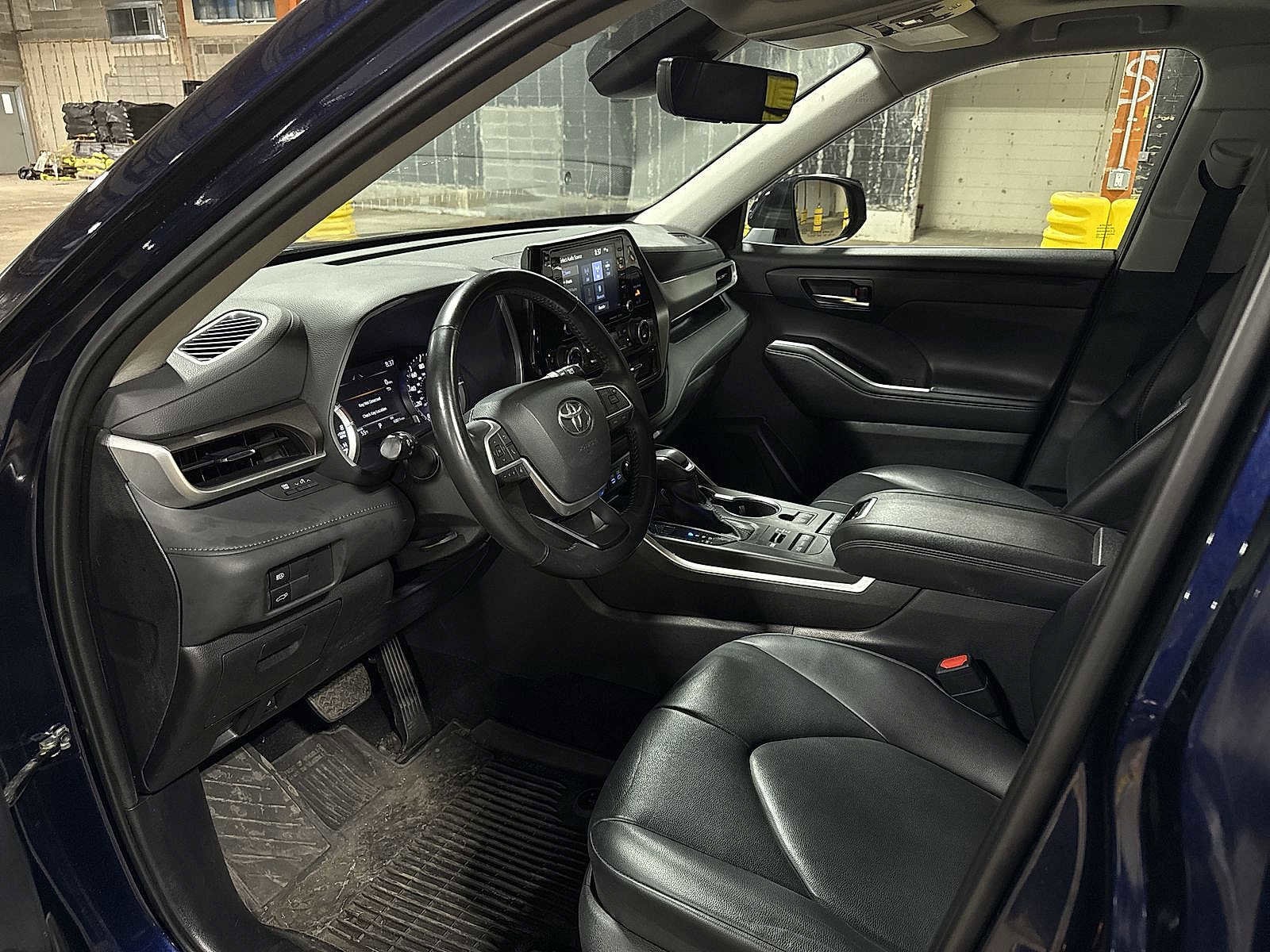 Thumbnail: 2022 Toyota Highlander - 30