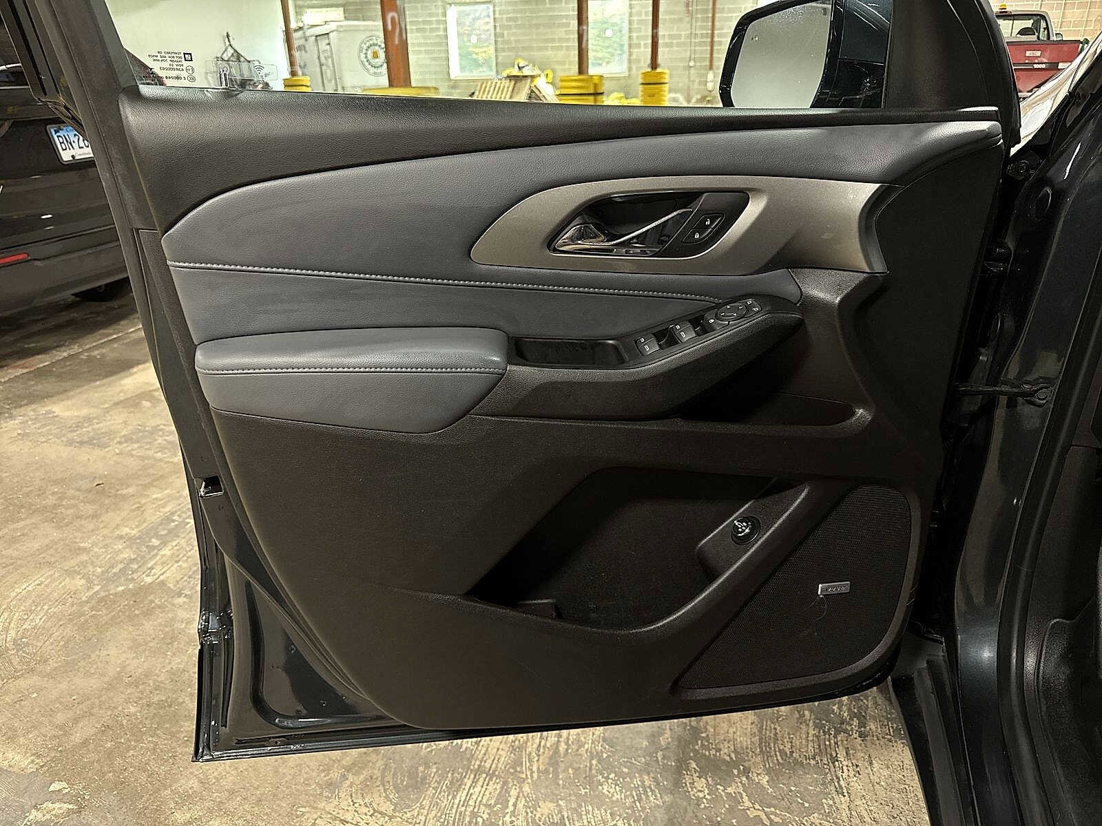 Thumbnail: 2018 Chevrolet Traverse - 31