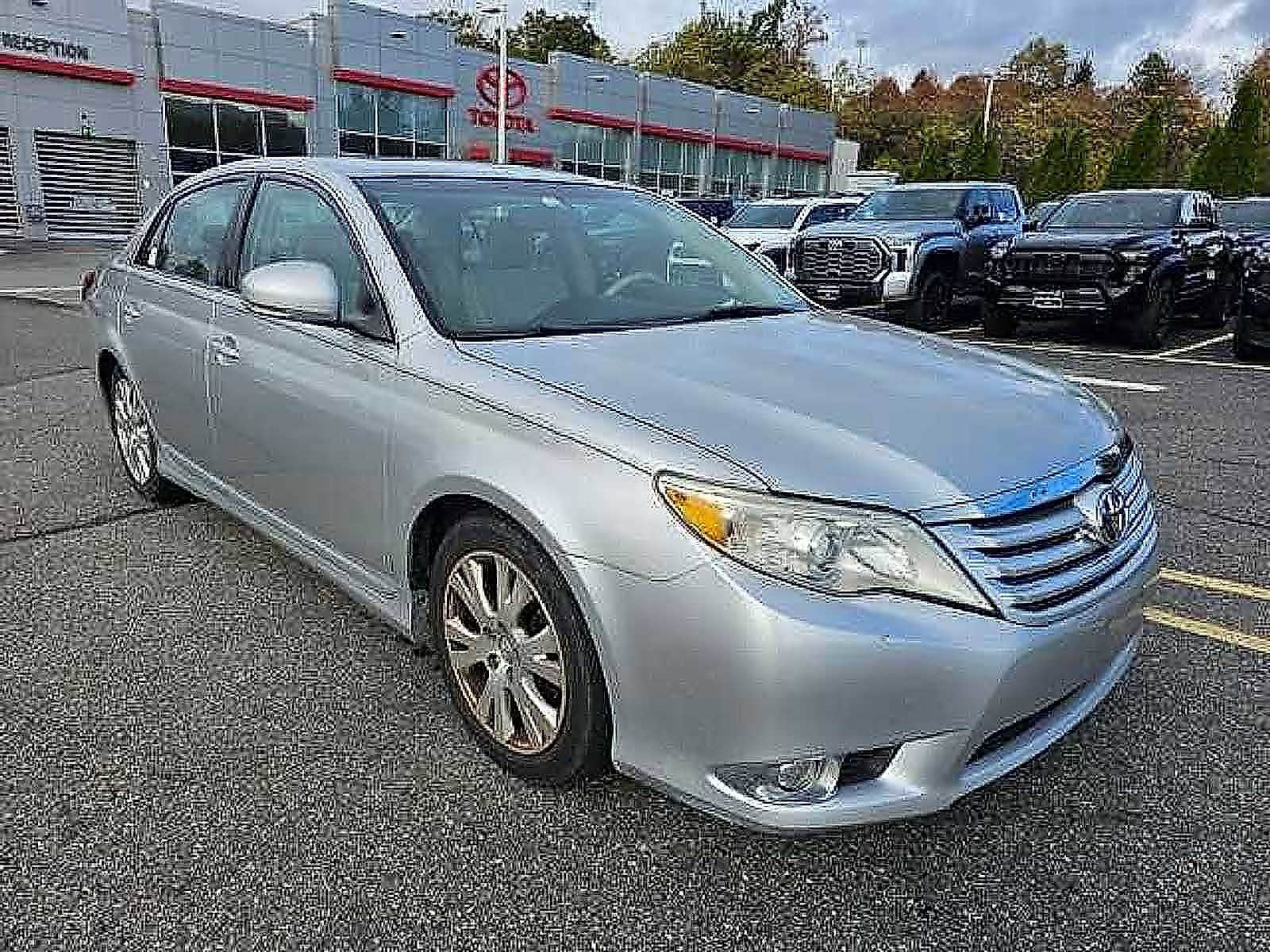 Thumbnail: 2011 Toyota Avalon - 3