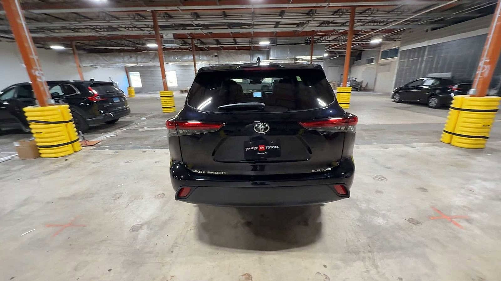 Thumbnail: 2023 Toyota Highlander - 7