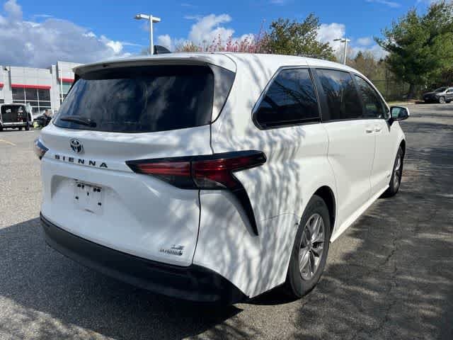 Thumbnail: 2021 Toyota Sienna - 4