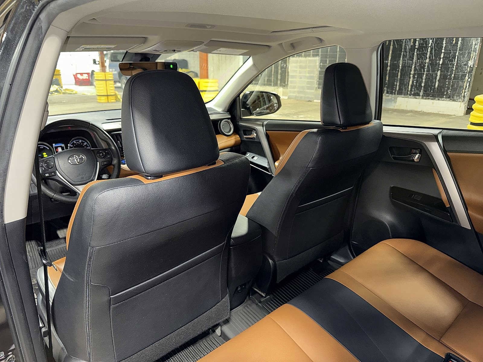 Thumbnail: 2017 Toyota RAV4 - 30