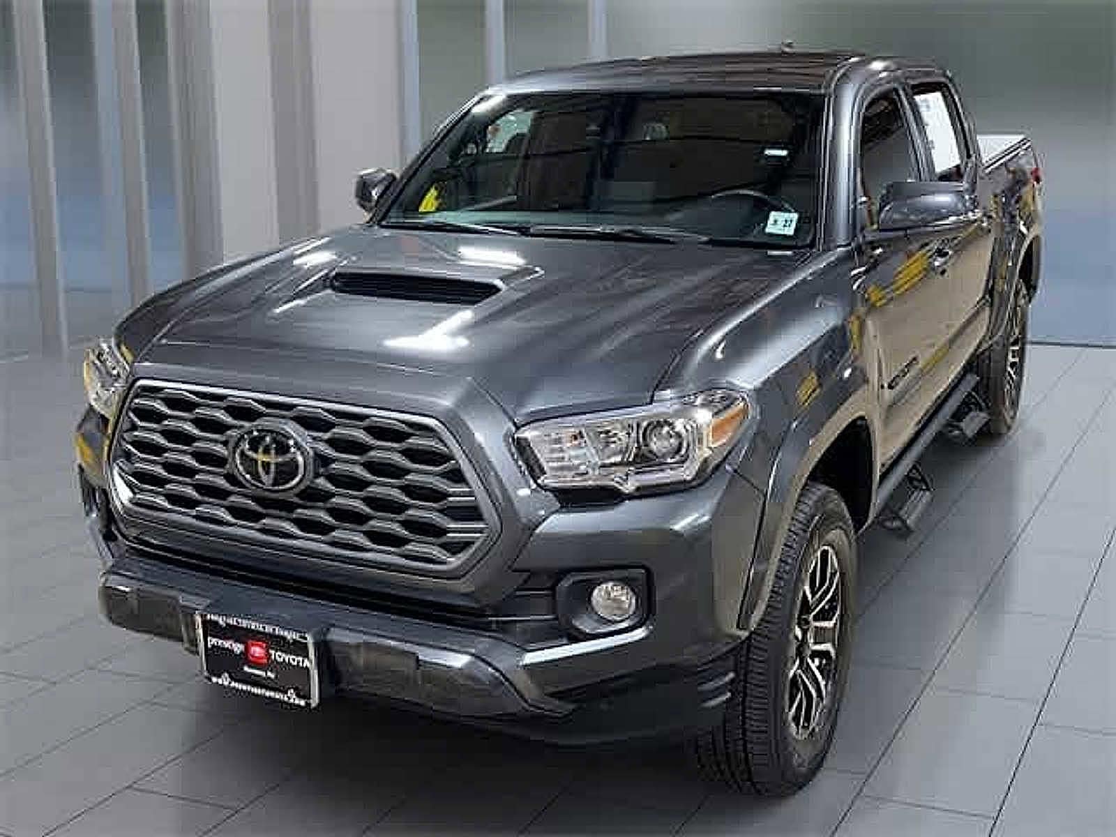 Thumbnail: 2022 Toyota Tacoma - 3