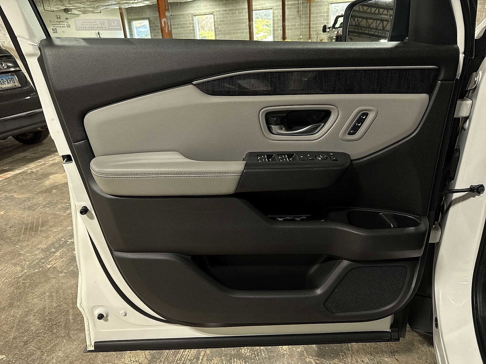 Thumbnail: 2023 Honda Pilot - 35