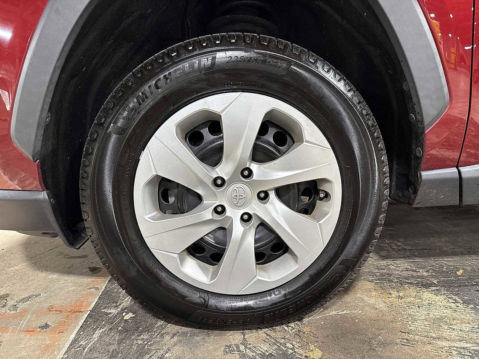 Thumbnail: 2020 Toyota RAV4 - 10