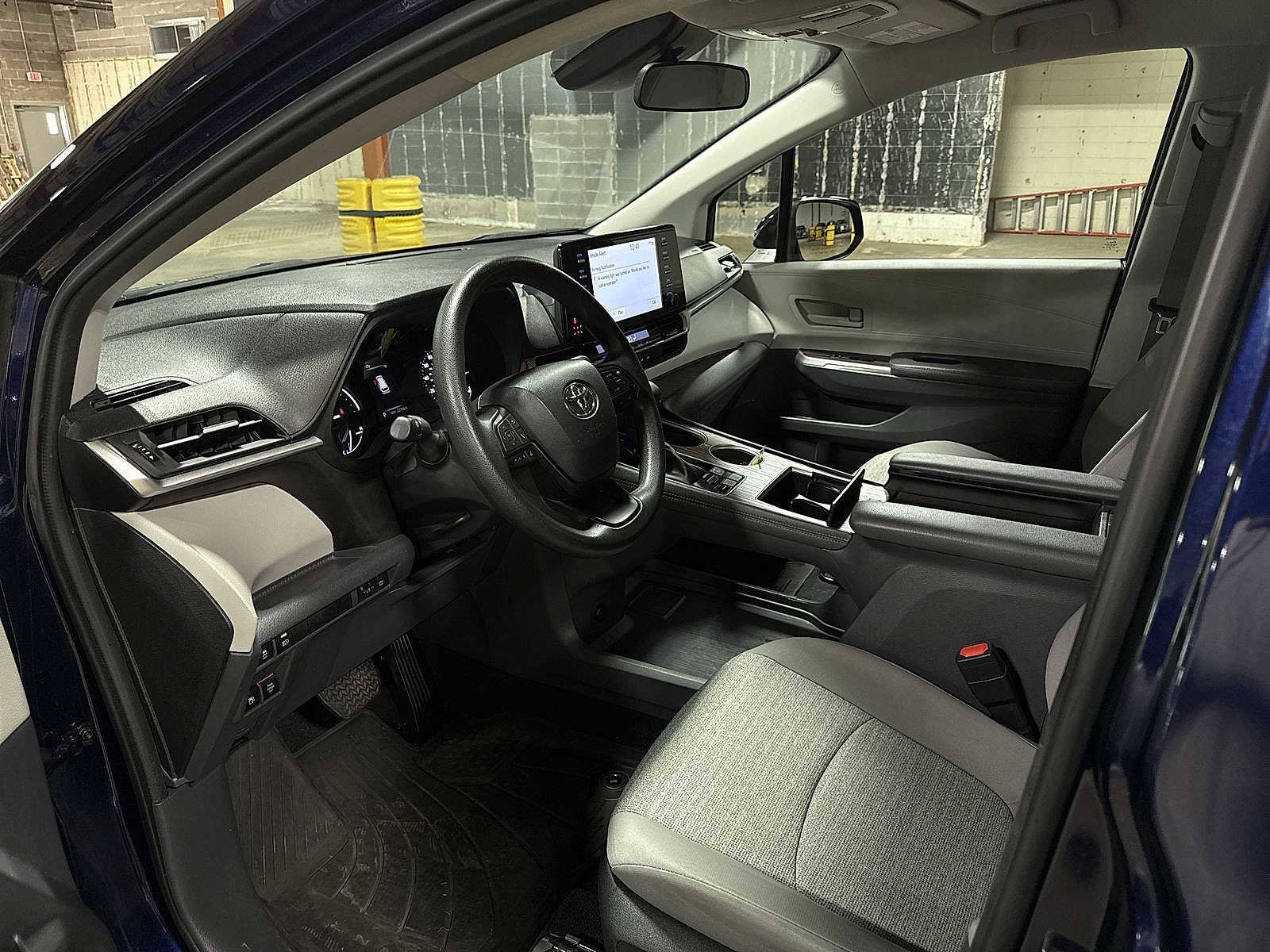 Thumbnail: 2023 Toyota Sienna - 29