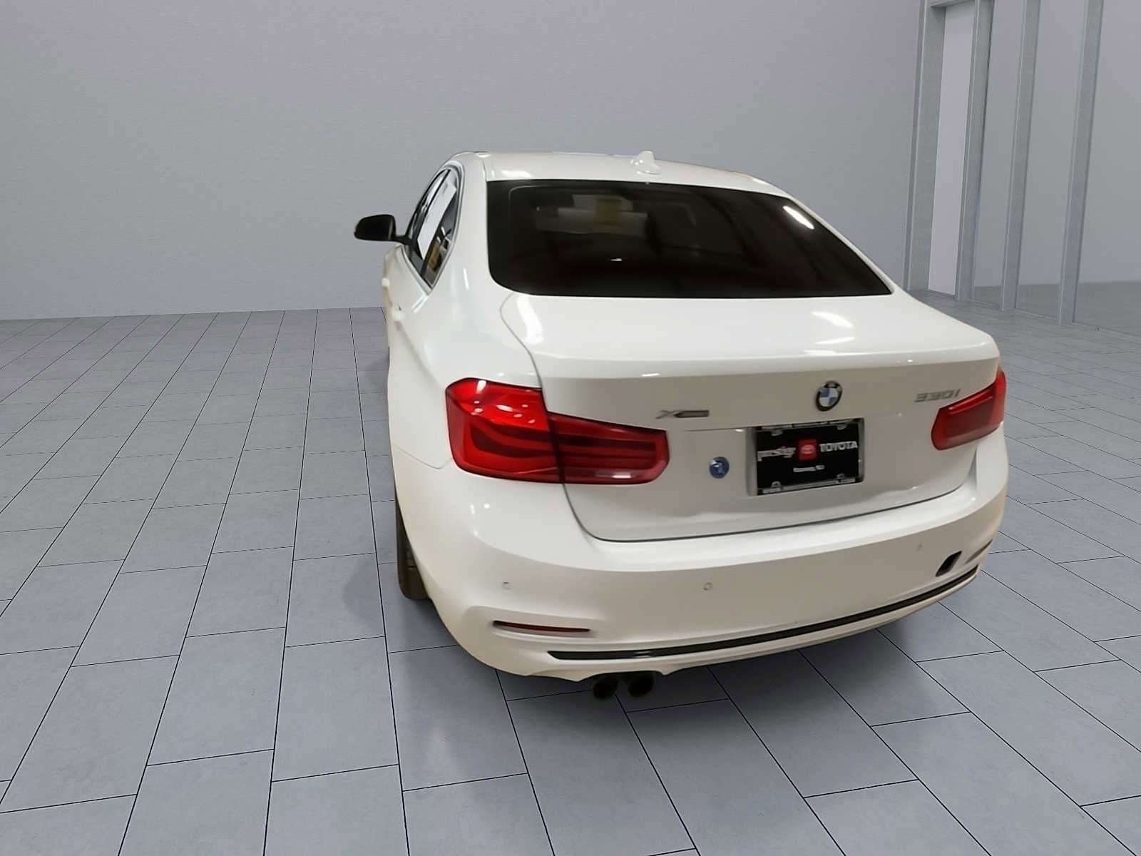 Thumbnail: 2017 BMW 3 Series - 7