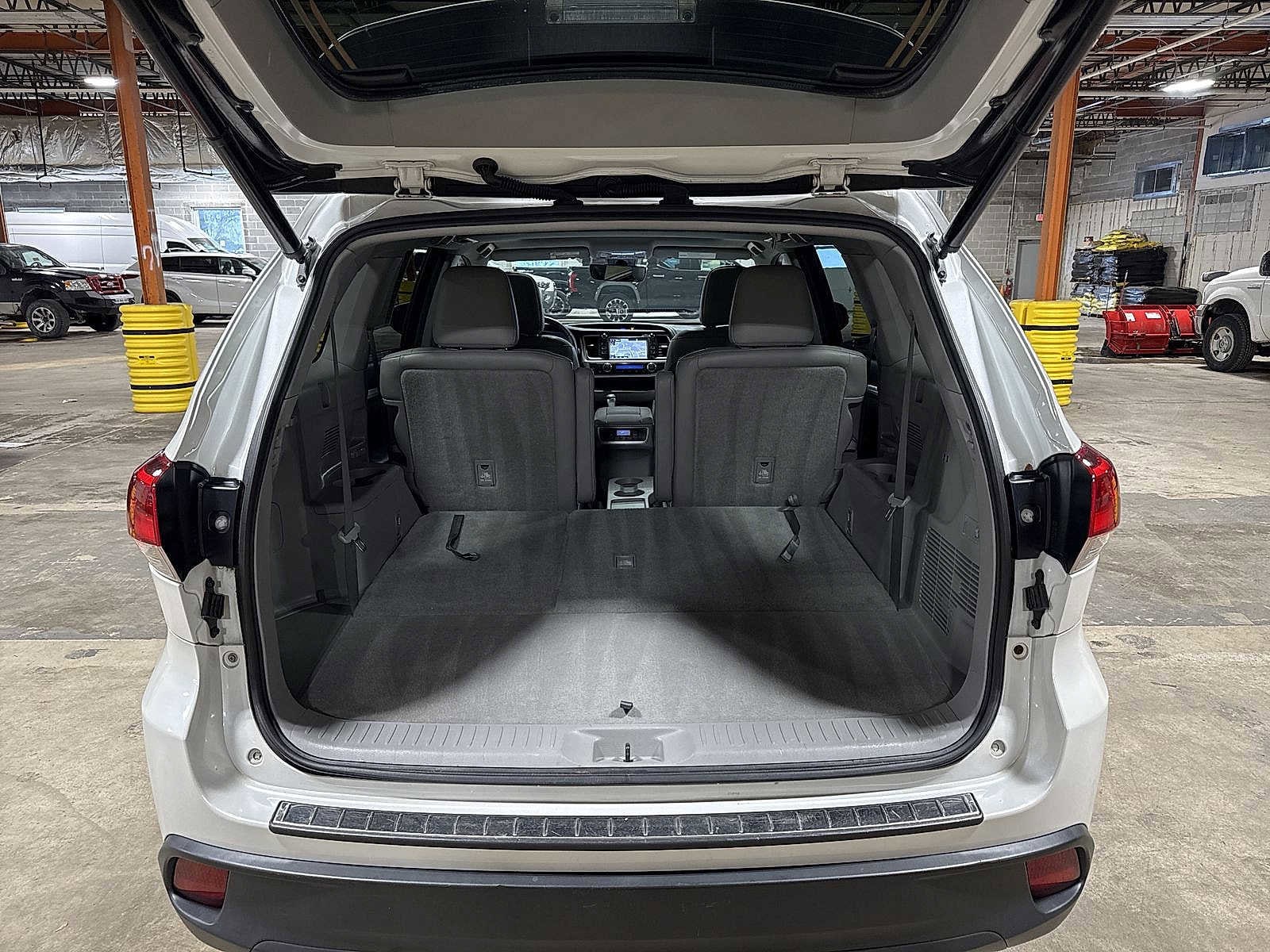 Thumbnail: 2017 Toyota Highlander - 11