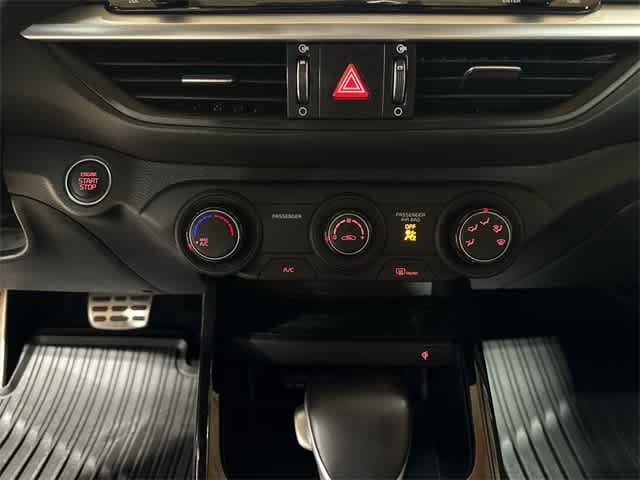 Thumbnail: 2020 Kia Forte - 21