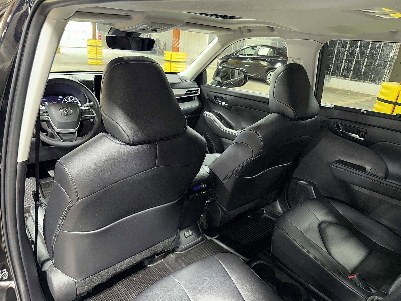 Thumbnail: 2023 Toyota Highlander - 29