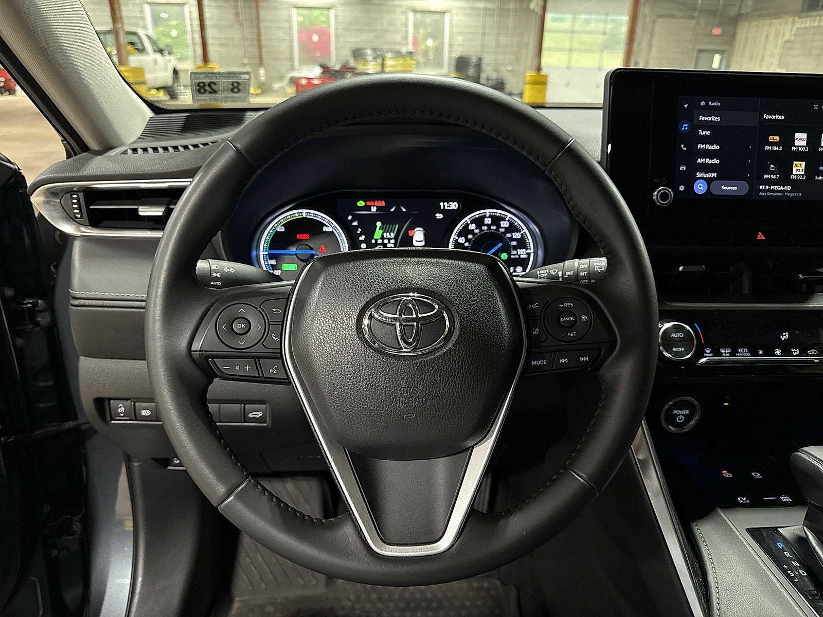 Thumbnail: 2023 Toyota Venza - 18