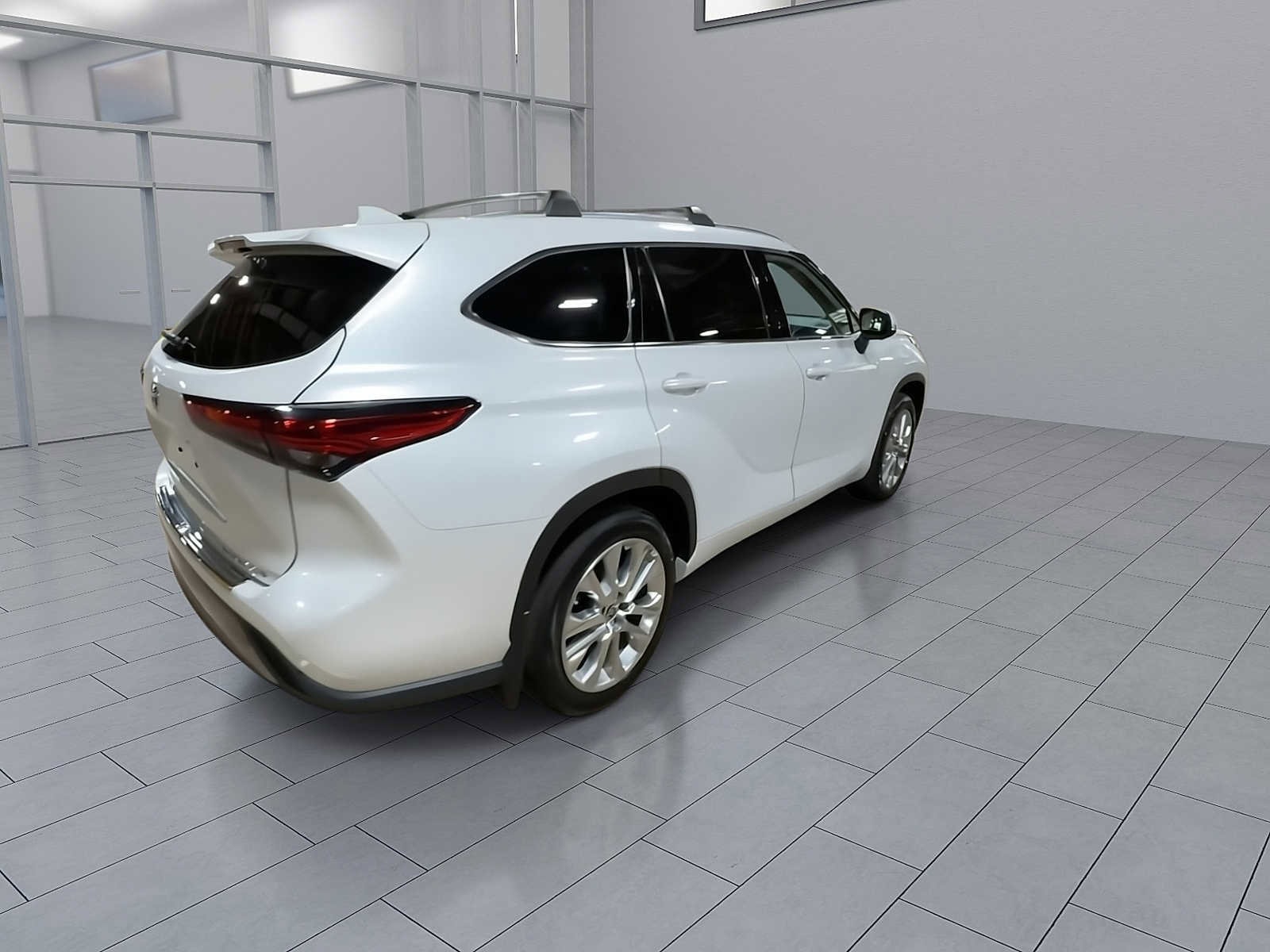 Thumbnail: 2023 Toyota Highlander - 8