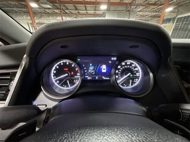 2022 Toyota Camry SE 32