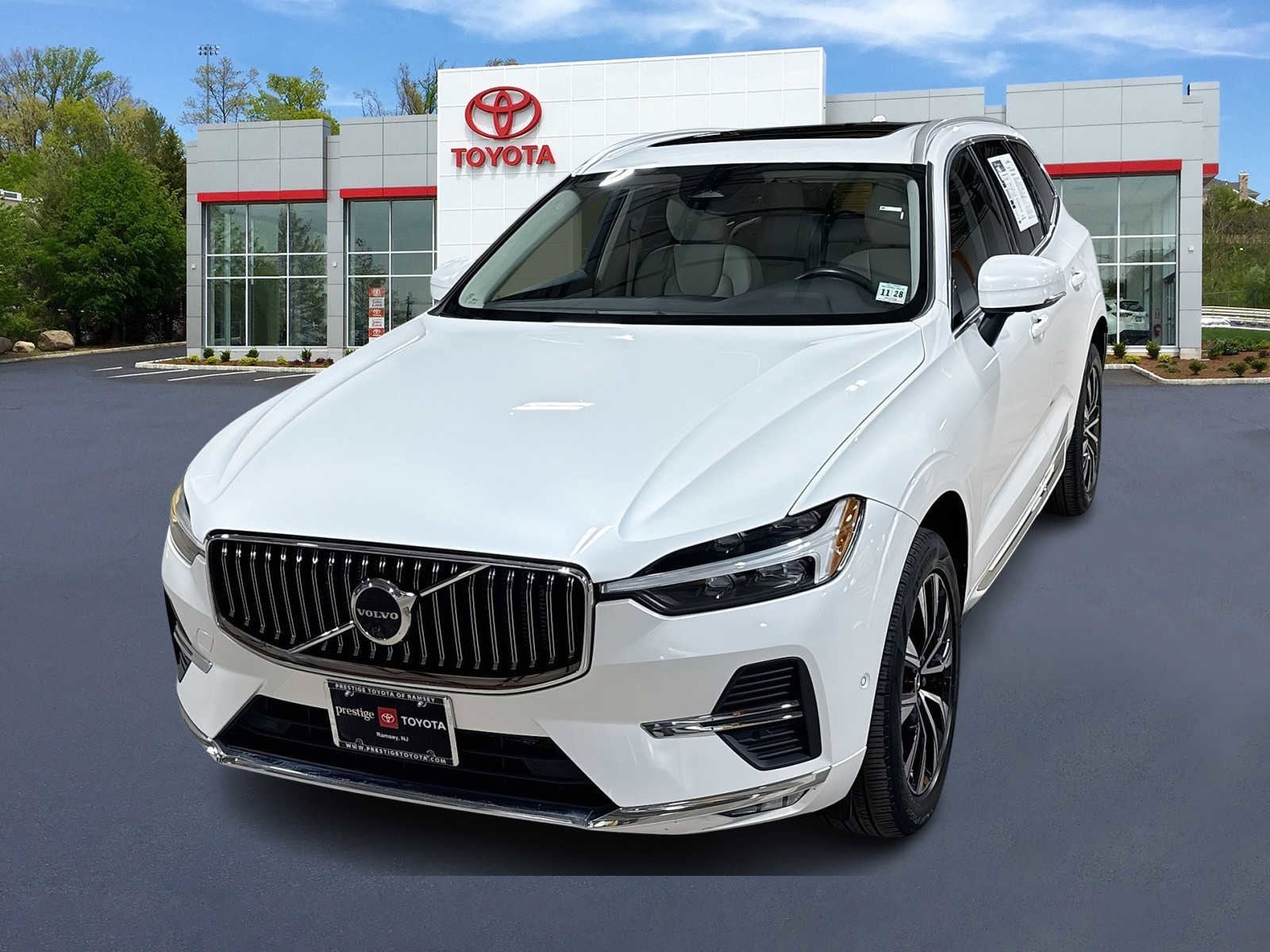 Thumbnail: 2023 Volvo XC60 - 1