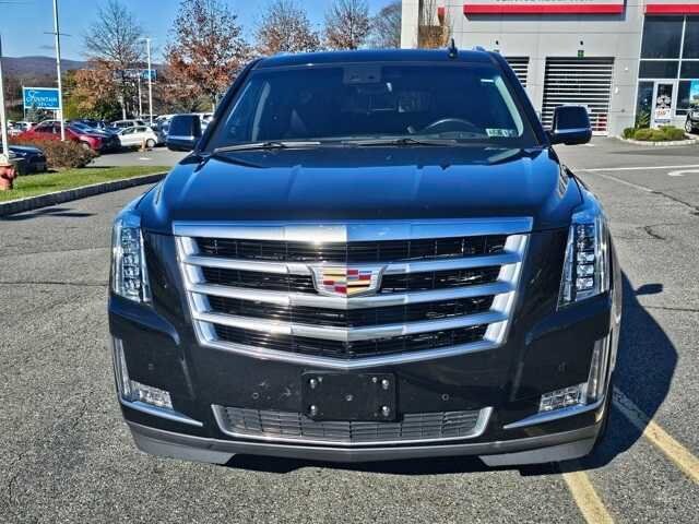 2017 Cadillac Escalade ESV Luxury photo 2