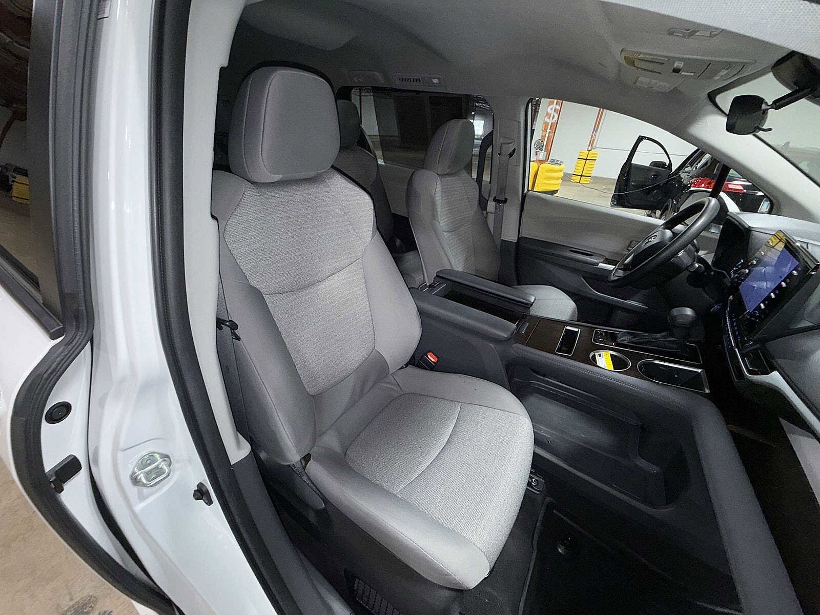 Thumbnail: 2023 Toyota Sienna - 16