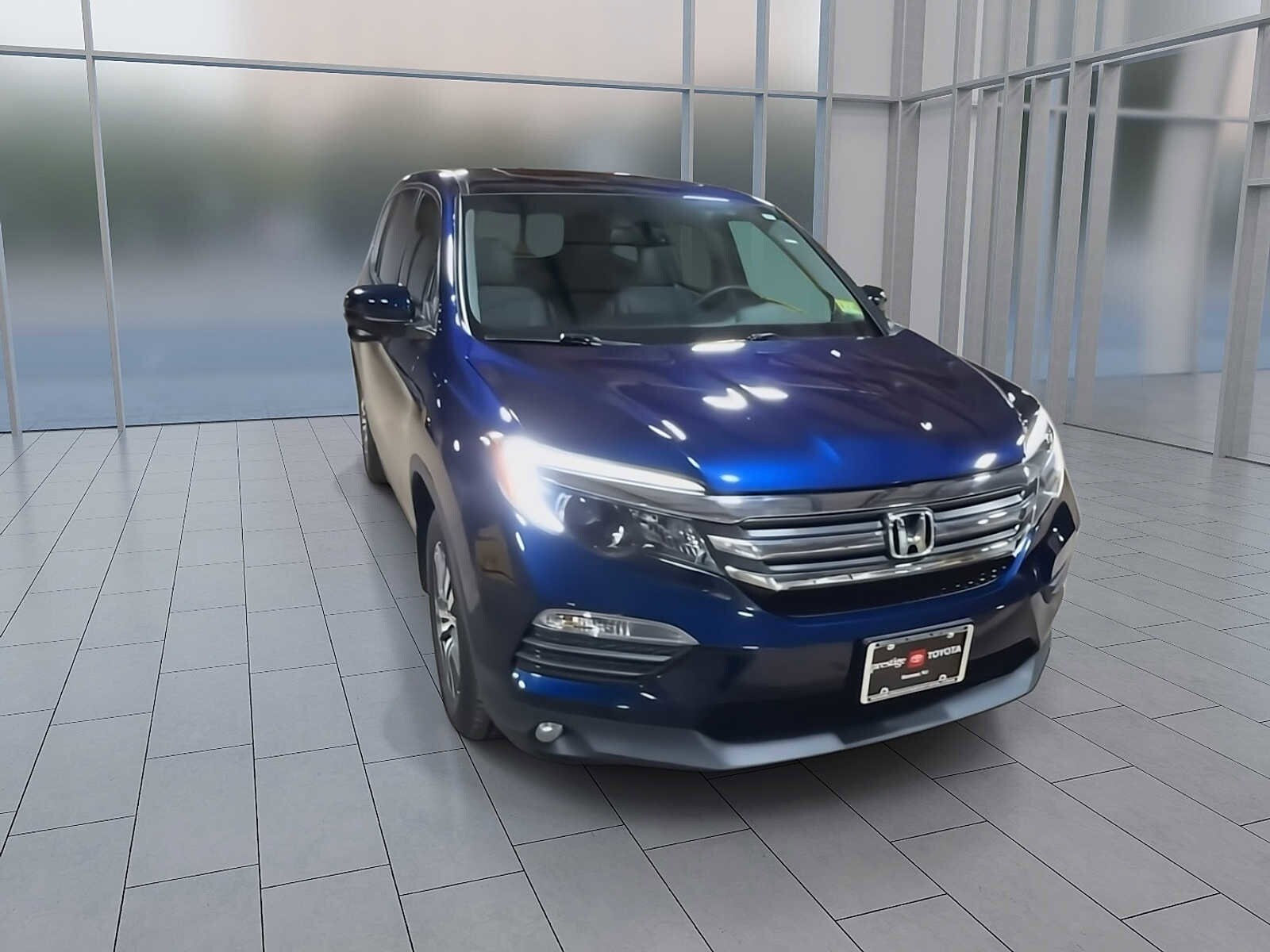 Thumbnail: 2017 Honda Pilot - 3