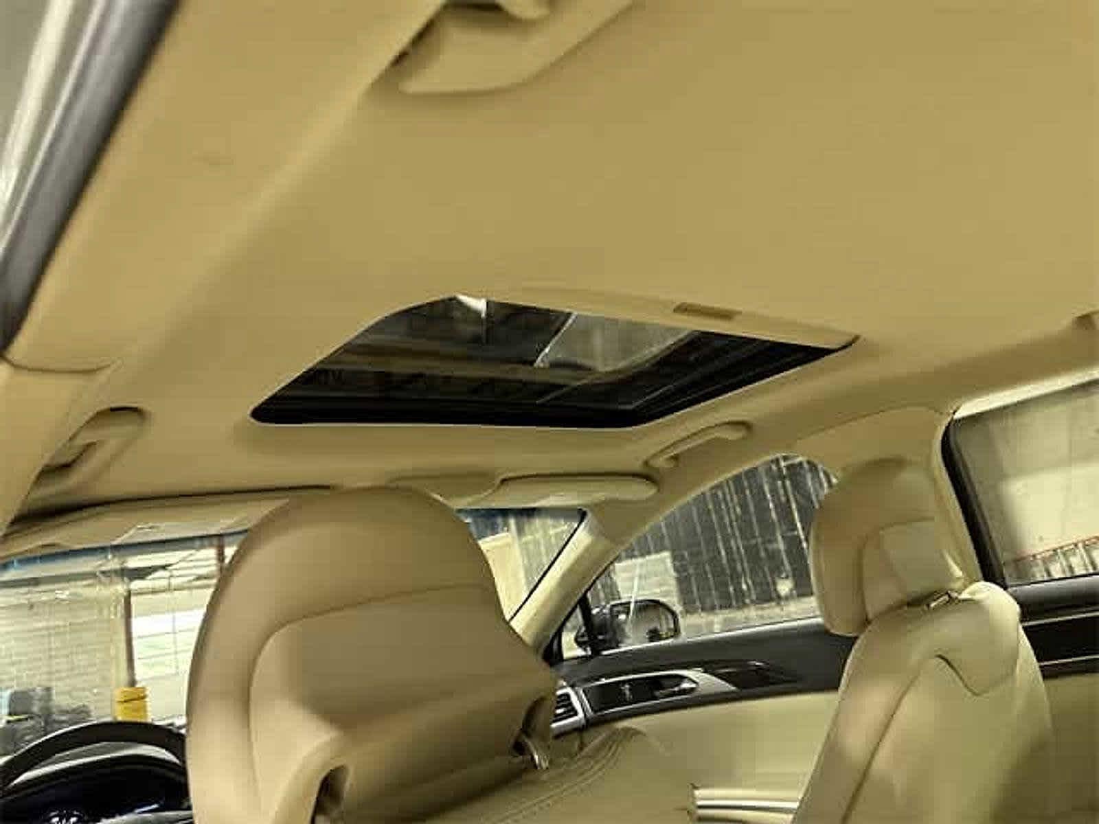Thumbnail: 2014 Lincoln MKZ - 44
