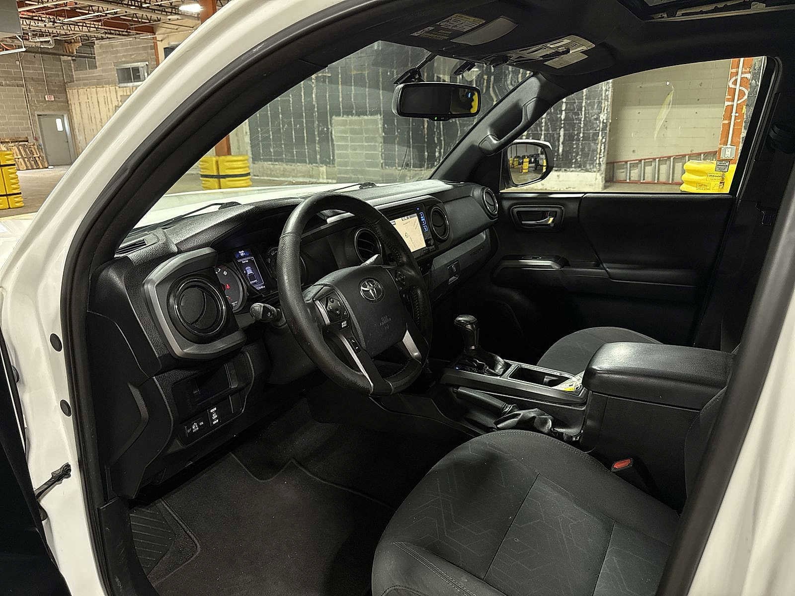 Thumbnail: 2016 Toyota Tacoma - 30