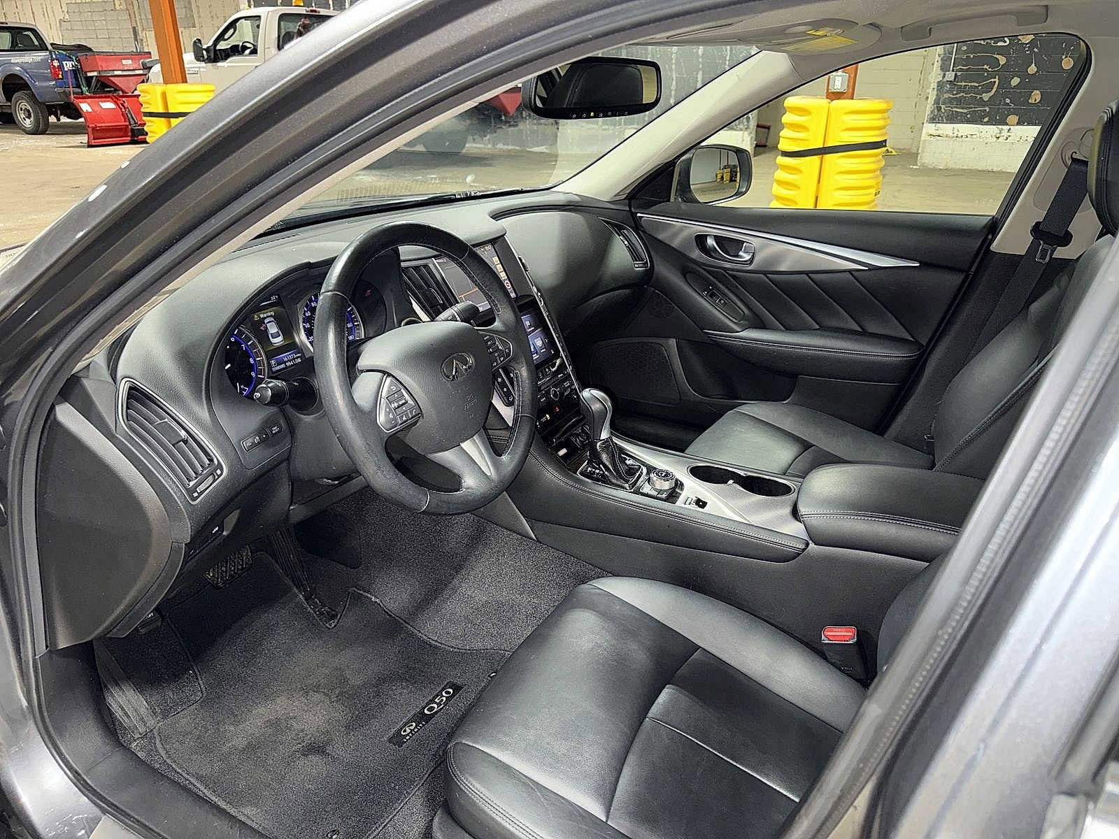 Thumbnail: 2015 INFINITI Q50 - 31