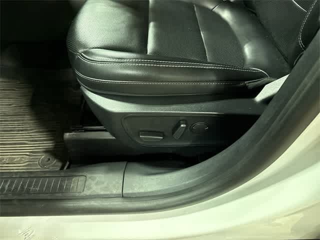2020 Ford Escape SEL 23