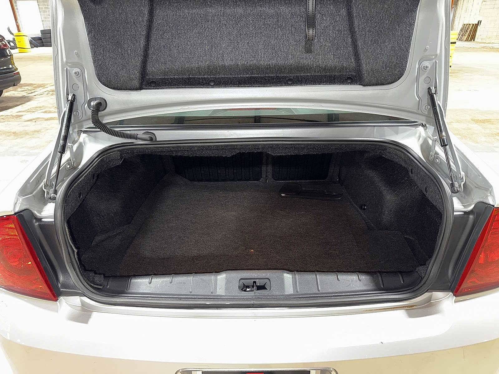 Thumbnail: 2010 Chevrolet Malibu - 11