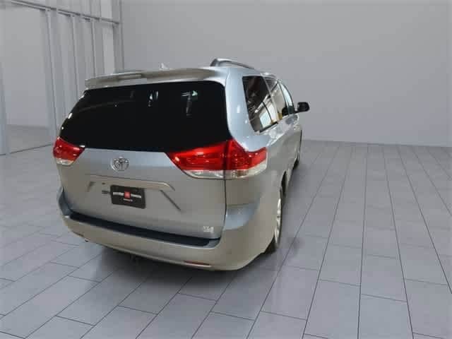 Thumbnail: 2011 Toyota Sienna - 8