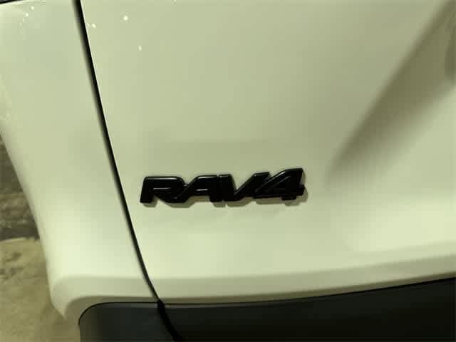 2022 Toyota RAV4 XLE 26