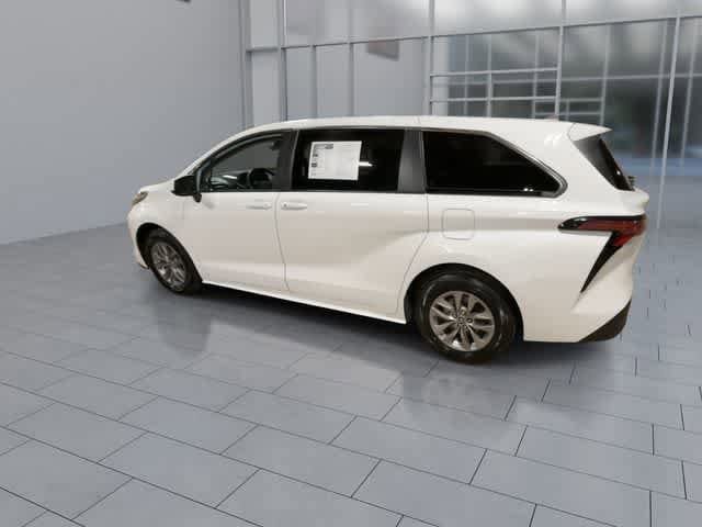 Thumbnail: 2022 Toyota Sienna - 6