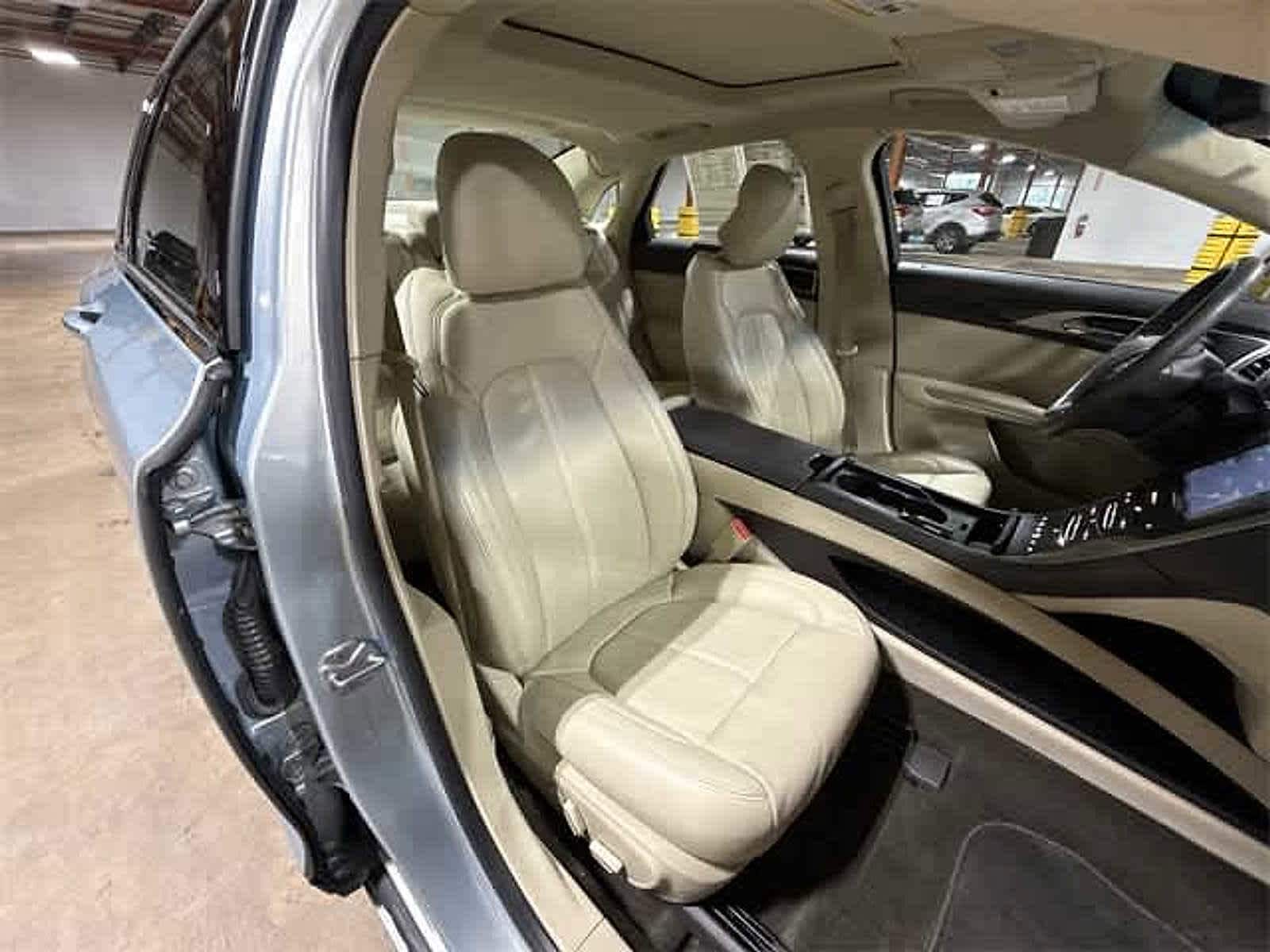 Thumbnail: 2014 Lincoln MKZ - 28