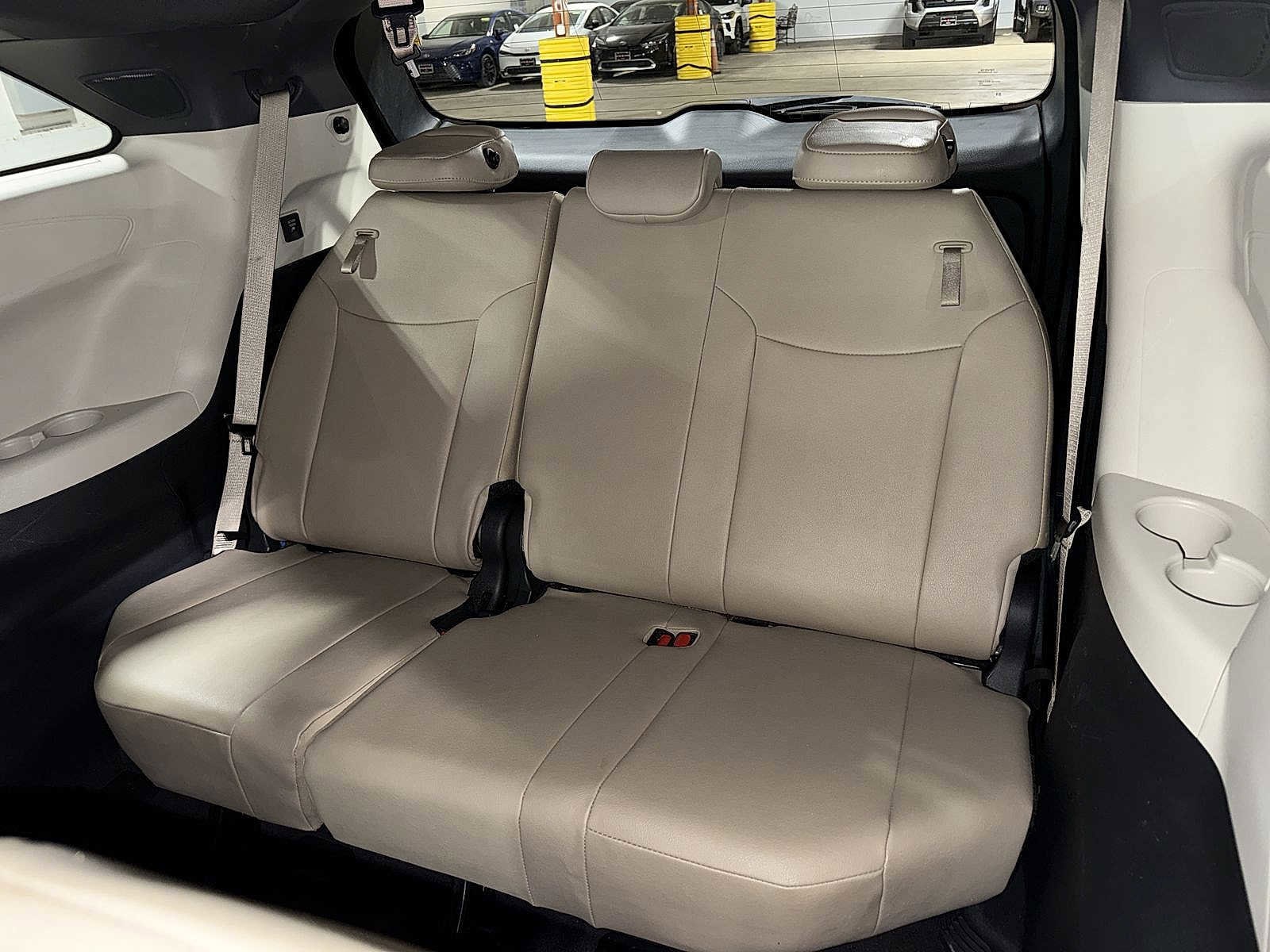 Thumbnail: 2023 Toyota Sienna - 18