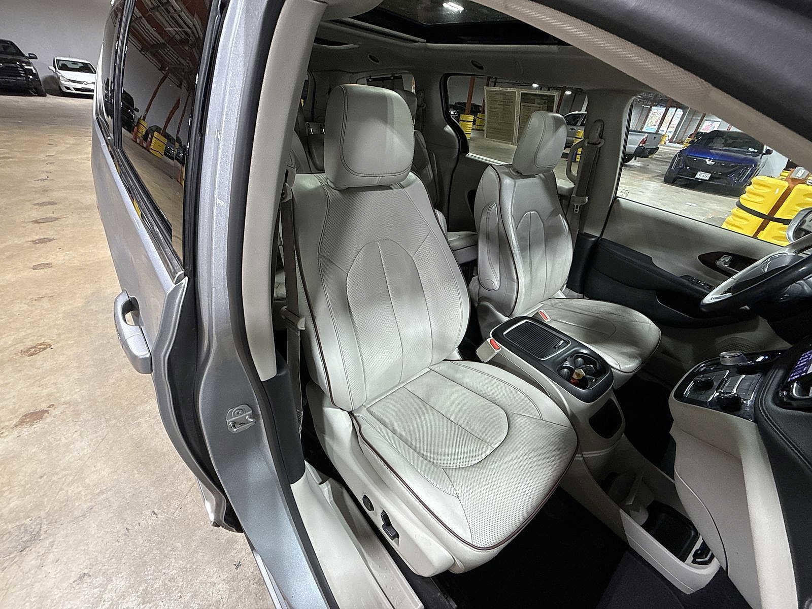 Thumbnail: 2019 Chrysler Pacifica - 16