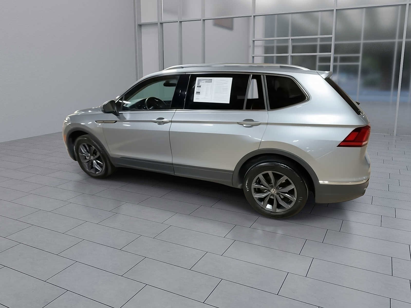 Thumbnail: 2023 Volkswagen Tiguan - 5