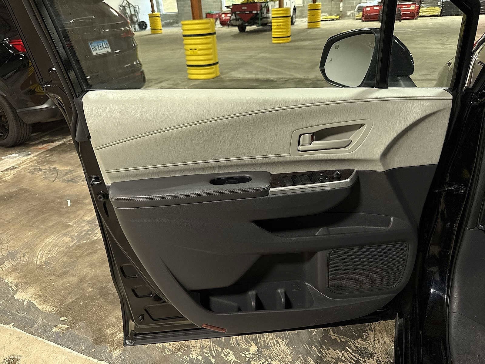 Thumbnail: 2022 Toyota Sienna - 30