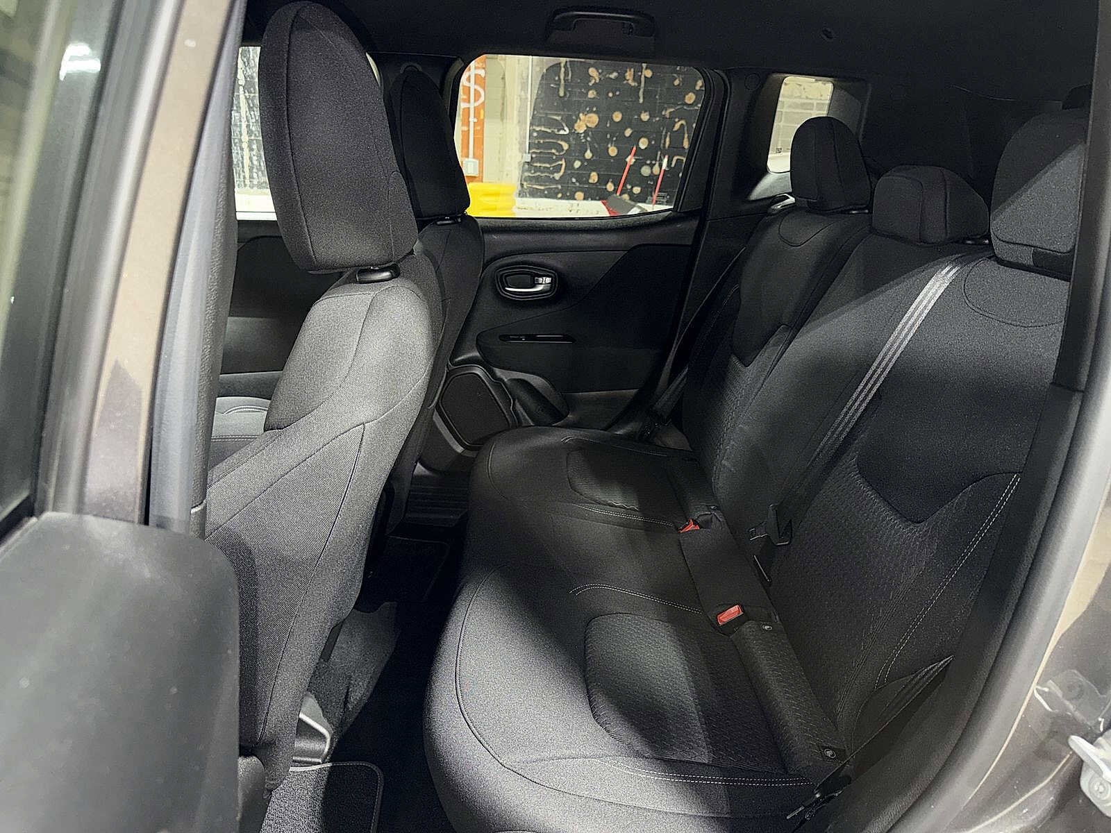 Thumbnail: 2021 Jeep Renegade - 17