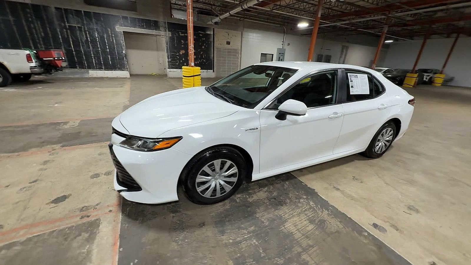 View vehicle photo 4