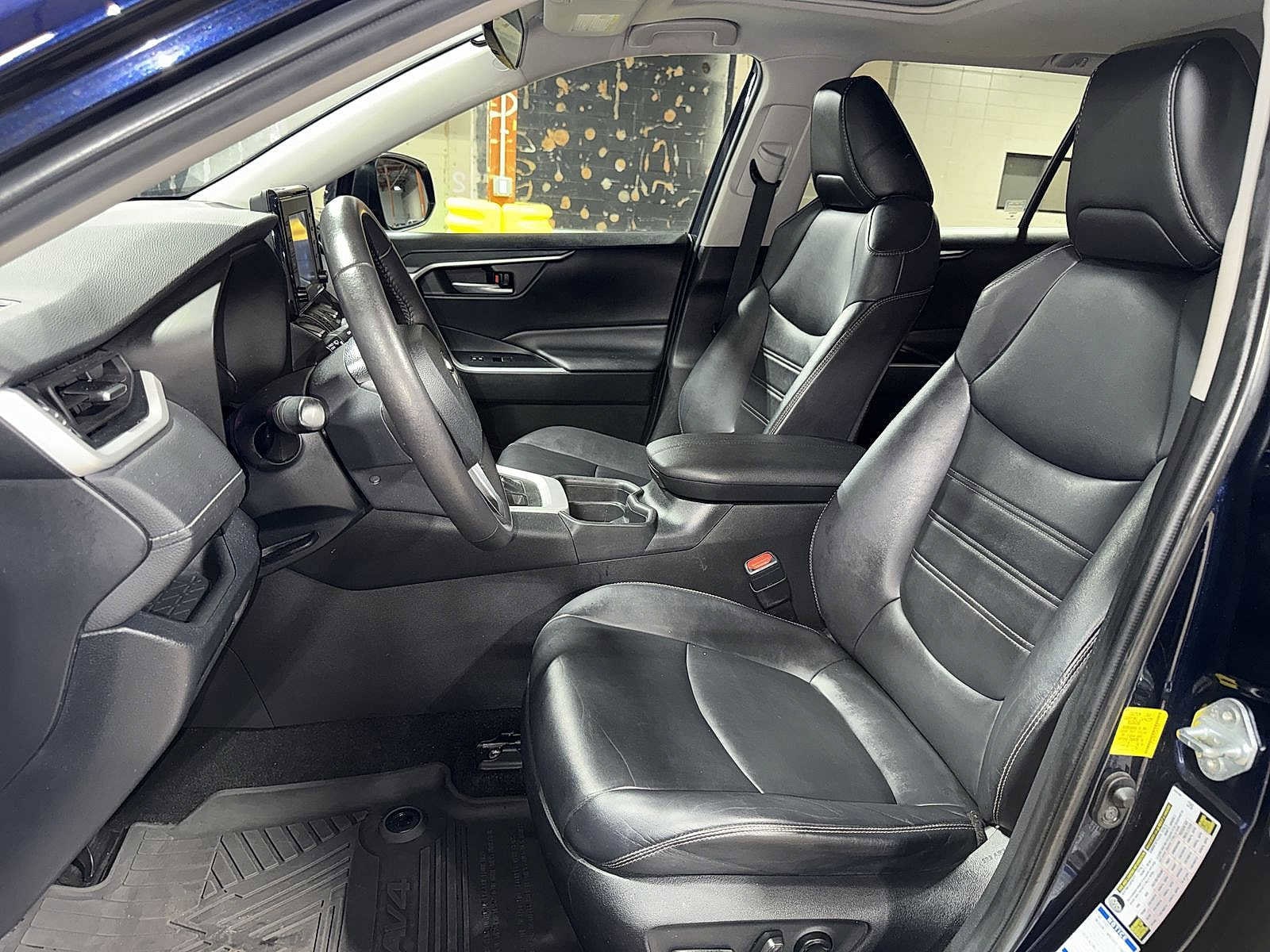 Thumbnail: 2020 Toyota RAV4 - 15
