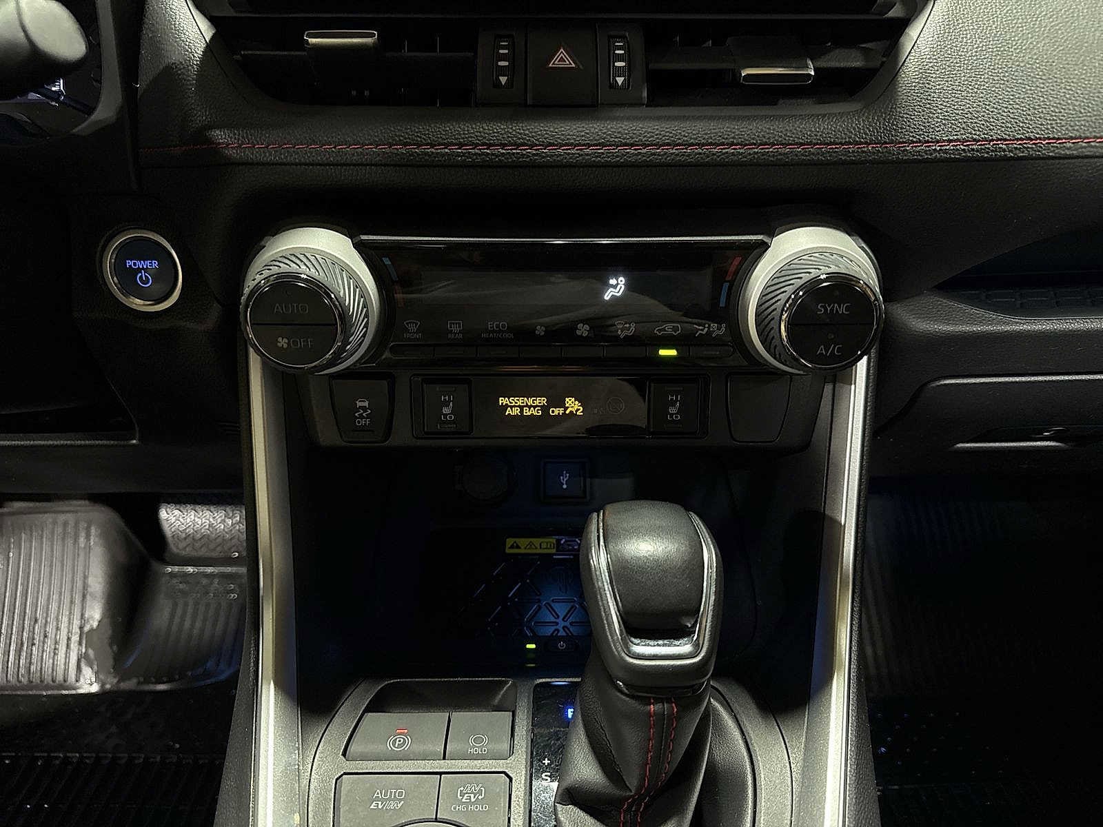 Thumbnail: 2022 Toyota RAV4 - 21