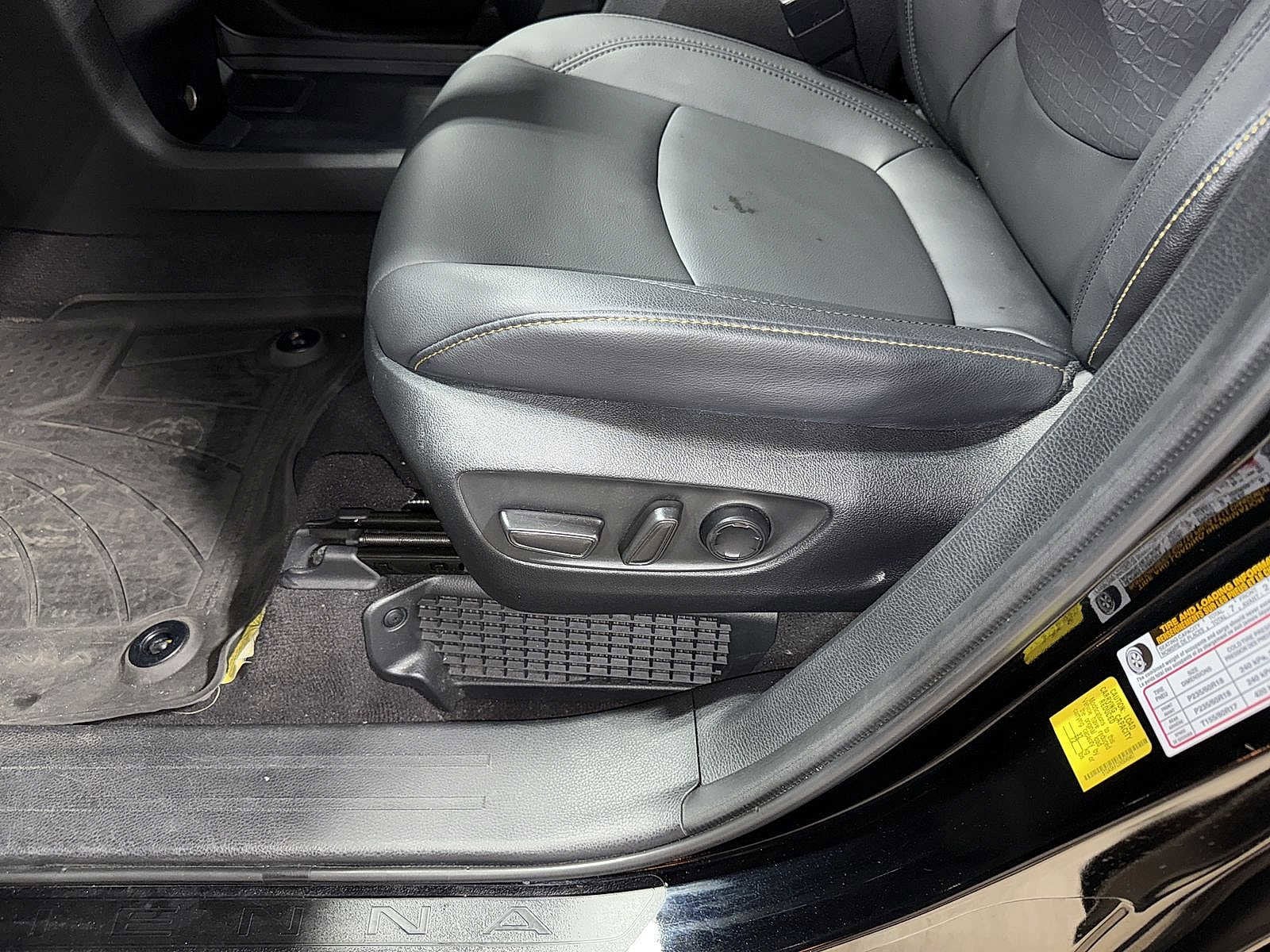 Thumbnail: 2022 Toyota Sienna - 25