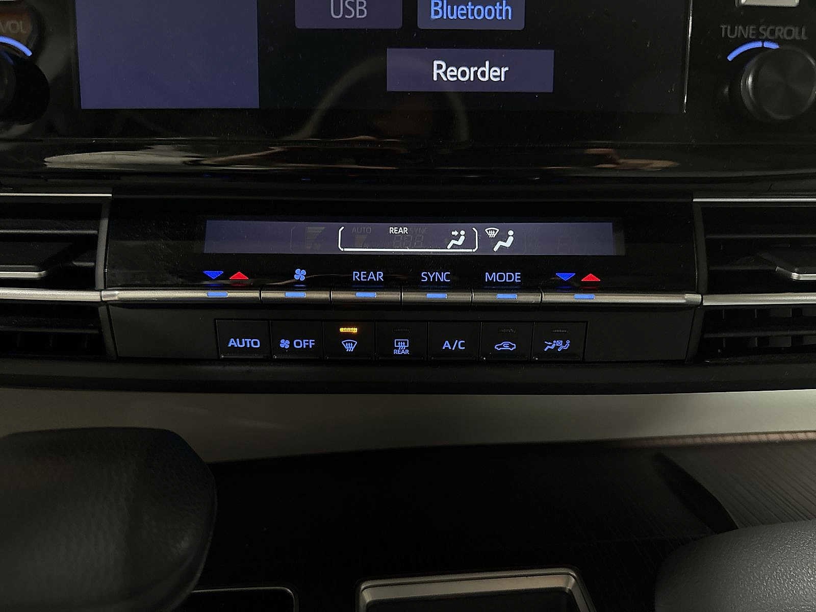 Thumbnail: 2022 Toyota Sienna - 22